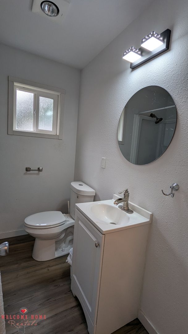 Building Photo - 4 bedroom home with air conditioning - Great location!!!  HUGE basement for your man cave or she ...