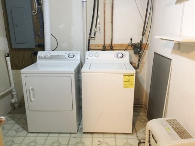 Building Photo - 920 18th Ave SW