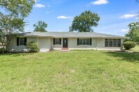 Building Photo - 3 Bed/3 Bath House