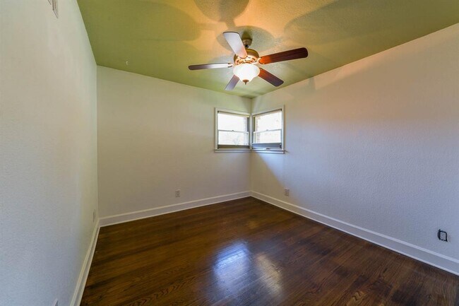 Building Photo - 2014 Woodvine Dr