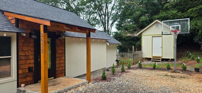 Building Photo - Cute 2 bedroom/ 1.5 bath single family home for rent in a quiet country setting but minutes from ...