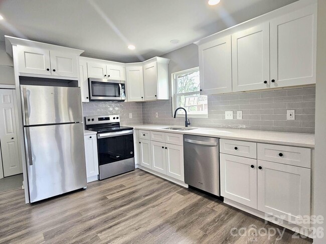 Building Photo - 2900 Enfield Rd