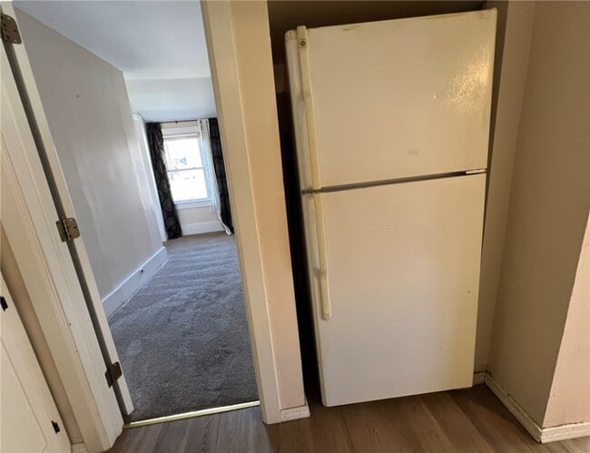 Building Photo - 404 Perry St