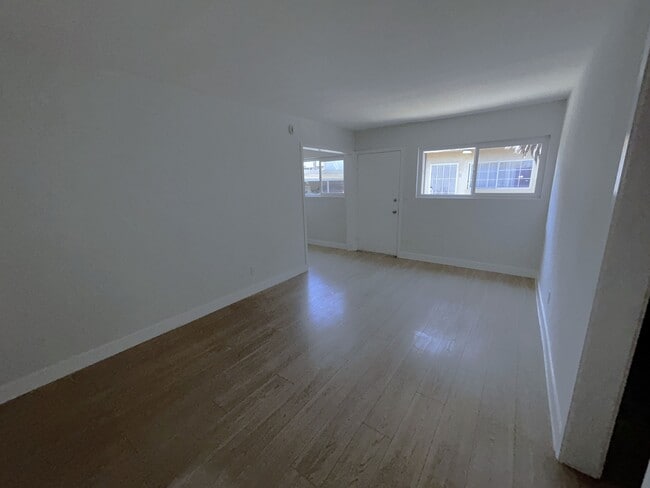 Building Photo - 1635 N Normandie Ave