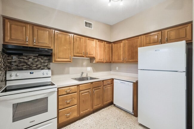 Building Photo - 1416 Beatrice Dr