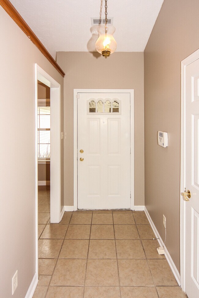 Building Photo - 3 Bedroom Ranch with Pond View in Pike Township