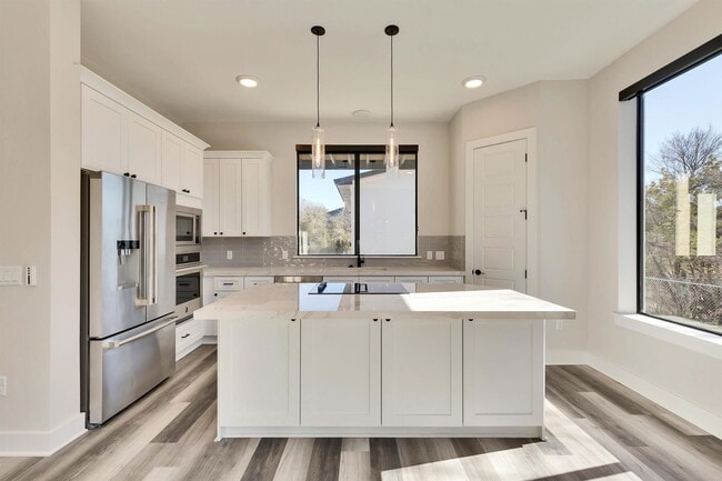 Building Photo - 1304 Minnie Dr