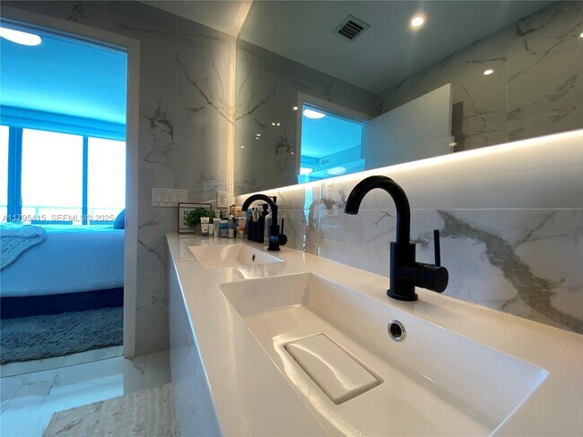 Building Photo - 888 Biscayne Blvd