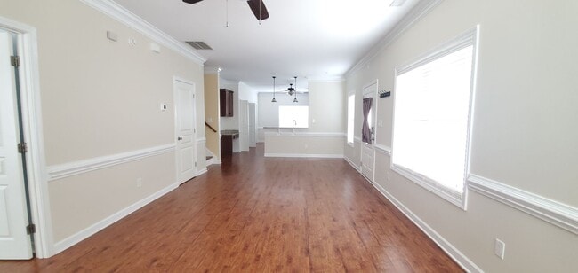 Building Photo - Townhouse  At West Park Place