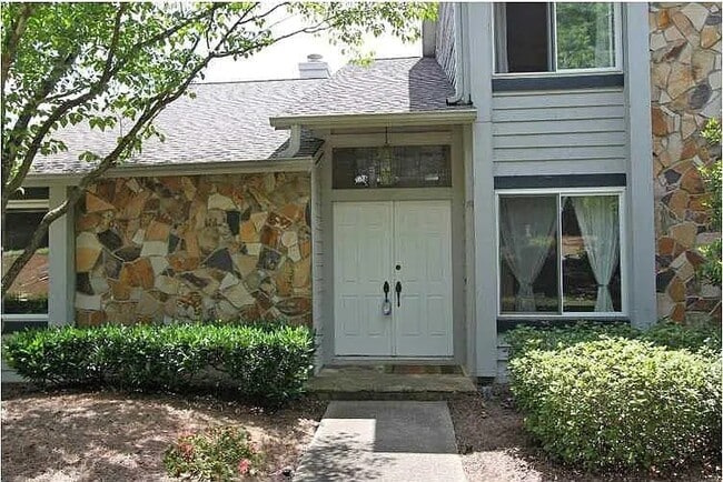 Building Photo - 1600 Old Hunters Trce