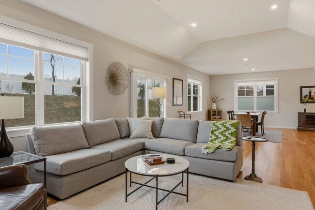 Building Photo - 40 Sage Ln