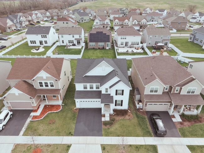 Building Photo - 395 S Pointe Ave