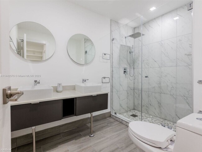 Building Photo - 4 br, 2.5 bath House - 8212 NW 8th Pl # 2