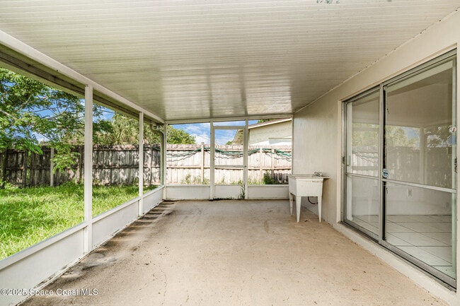 Building Photo - 2677 Sarno Rd