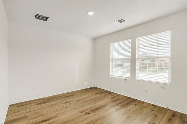 Building Photo - 525 Sebring Cir