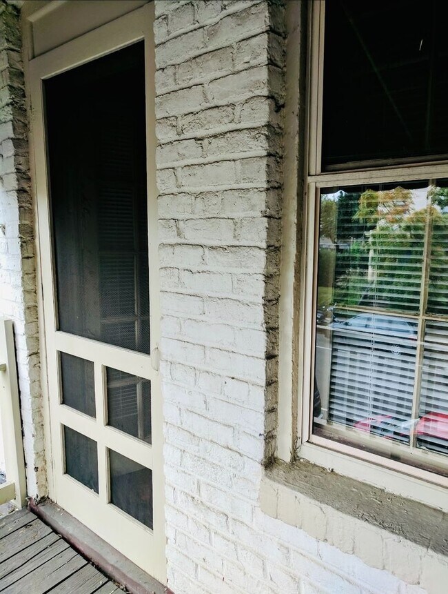 Building Photo - 3314 Ellwood Ave
