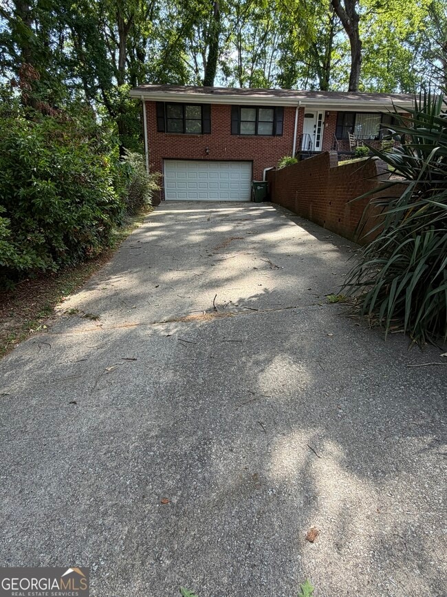 Building Photo - 310 Harris Manor Dr SW