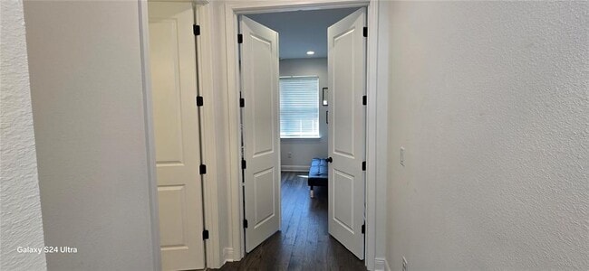 Building Photo - 18410 Blue Heron Cir