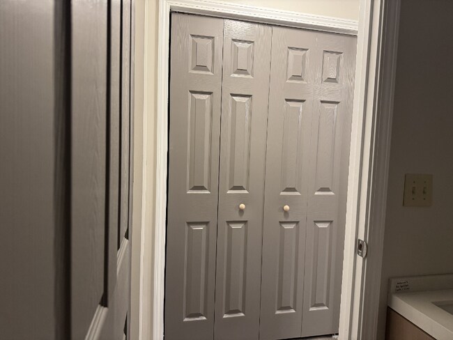 Building Photo - 355 S Main St