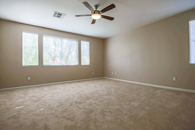 Building Photo - IMMACULATE 5 BEDROOM HOME!