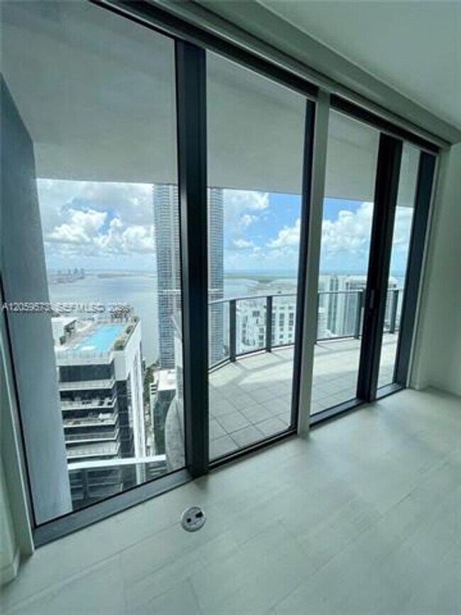 Building Photo - 1000 Brickell Plaza