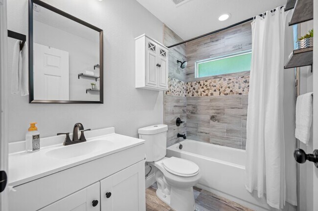 Building Photo - 920 N Castle Ct