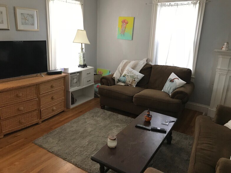 Building Photo - 11 Dean Ave