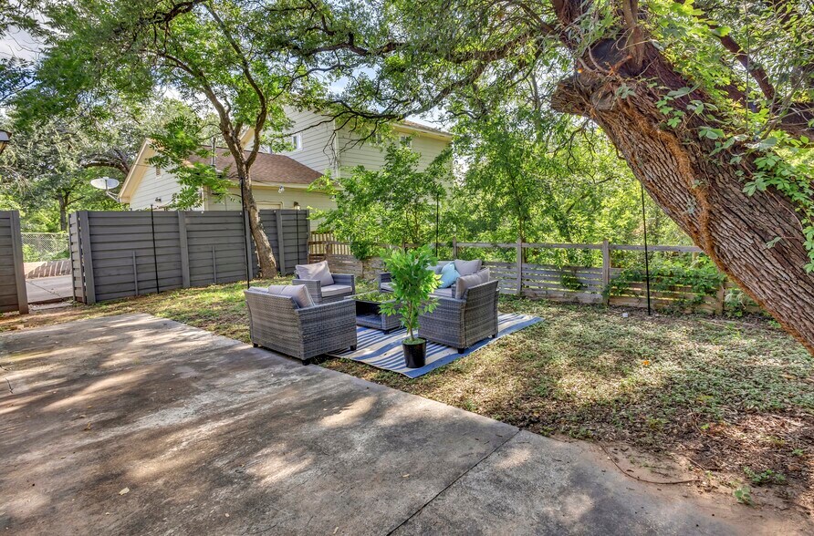 Building Photo - 4603 Lennox Dr