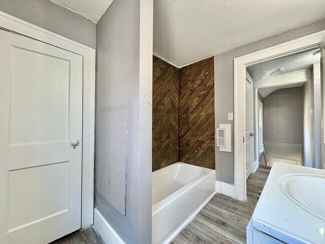 Building Photo - 1243 Portage Ave