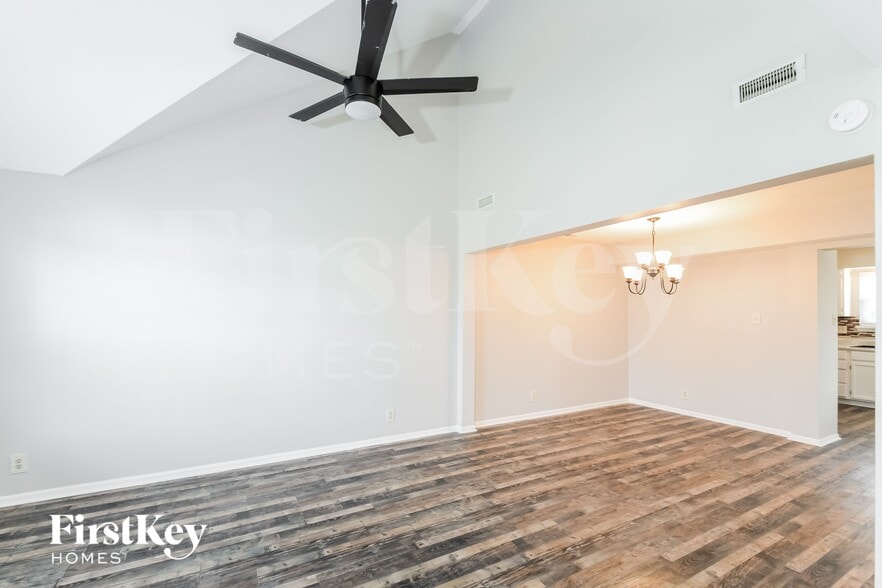 Building Photo - 7827 Red Sunset Way