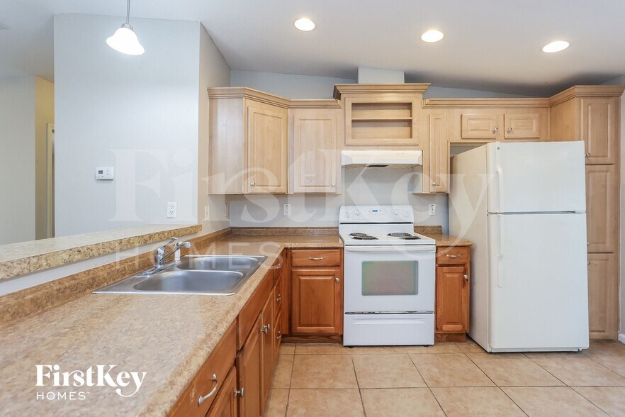 Building Photo - 805 35th Ave S