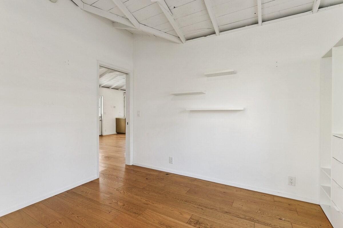 Building Photo - 721 3rd St