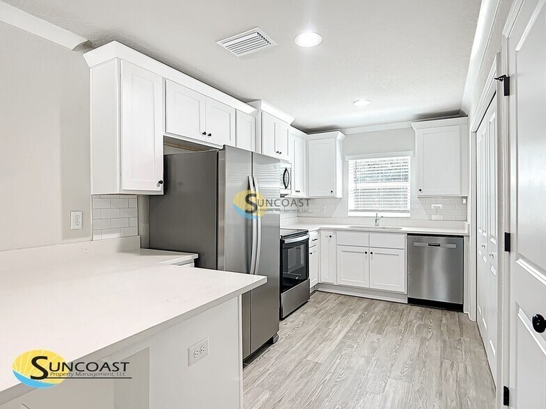 Building Photo - 698 W Virginis Dr