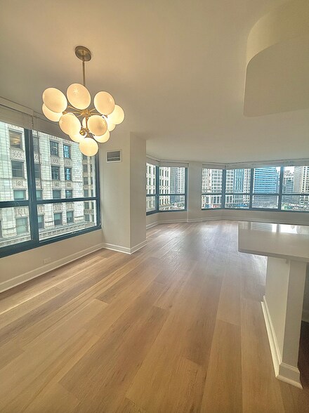 Building Photo - 405 N Wabash Ave
