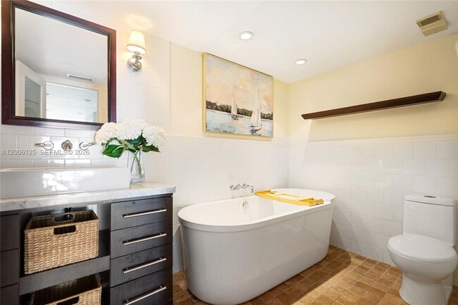 Building Photo - 600 NE 36th St