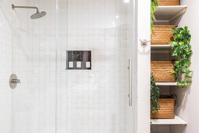 Building Photo - 839 Patchett St