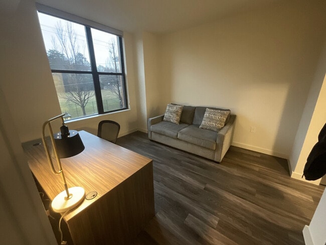 Building Photo - 4903 Edgemoor Ln