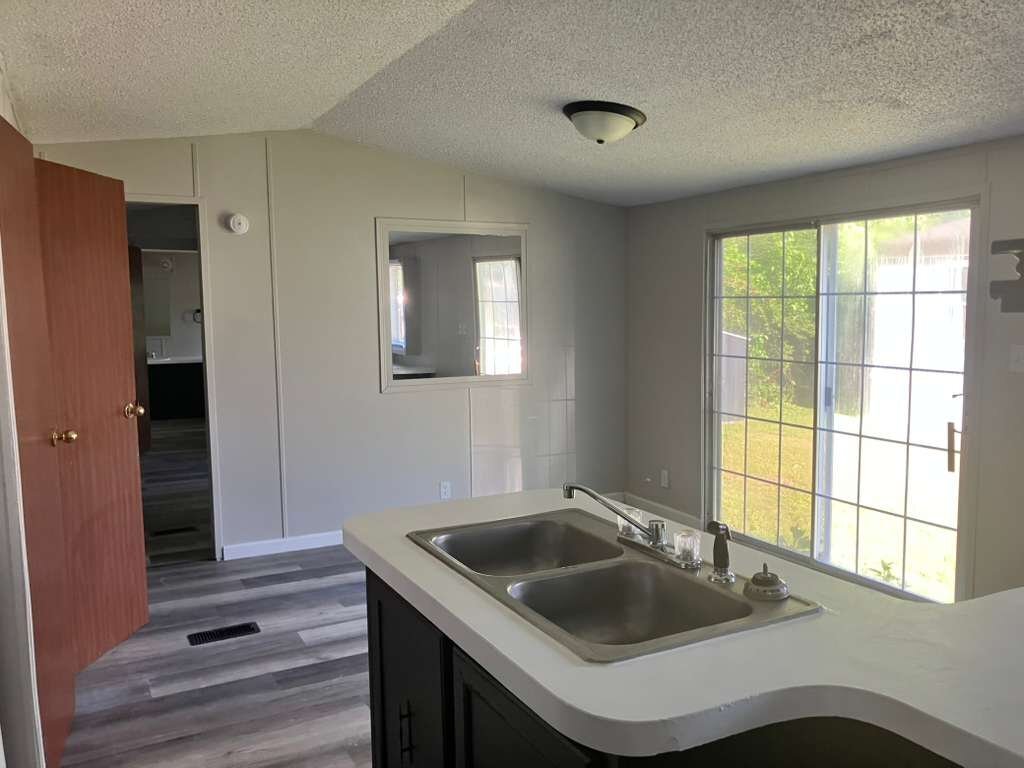 Building Photo - 38 Deerwood Park