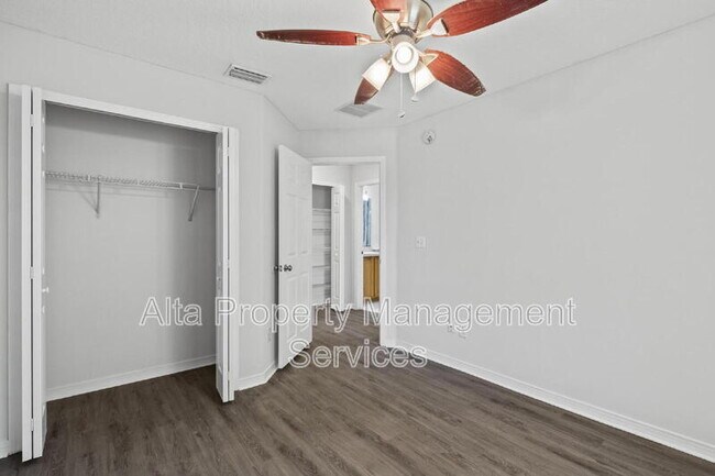 Building Photo - 5260 Collins Rd
