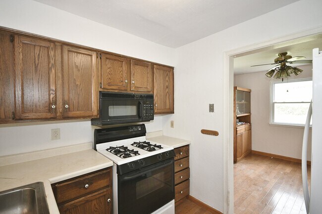 Building Photo - 3174 Churchview Ave