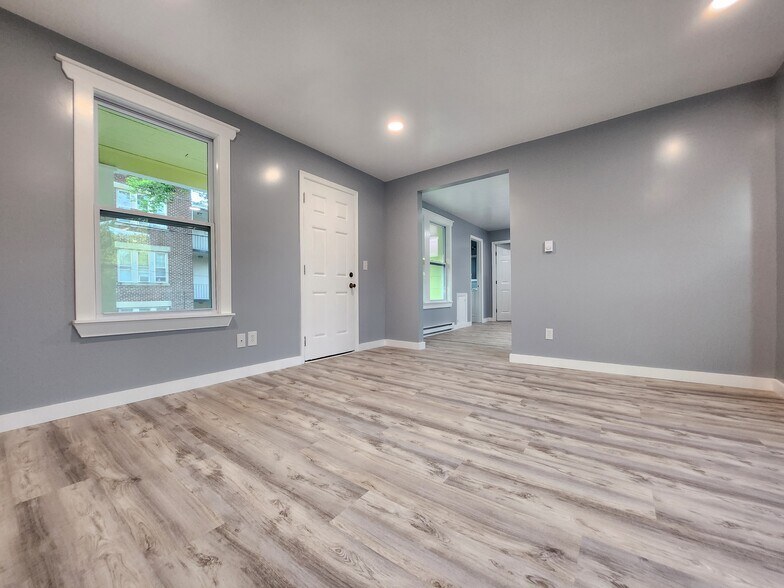 Bedroom. - 301 Broad St