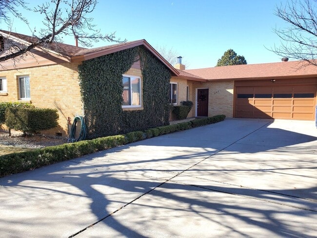 Primary Photo - Updated 3 bed 2 bath near UPTOWN! Don't Miss out! Hardwood Floors!