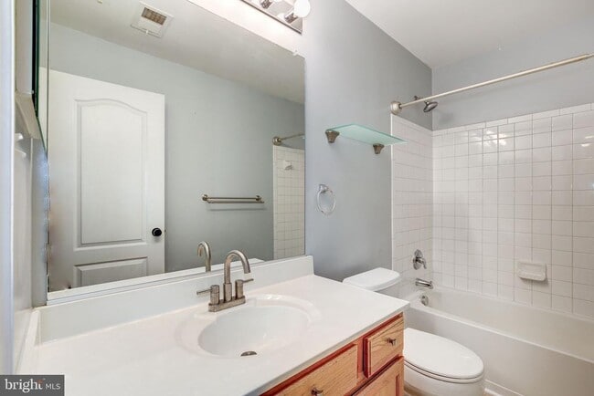 Building Photo - 151 Brynwood St