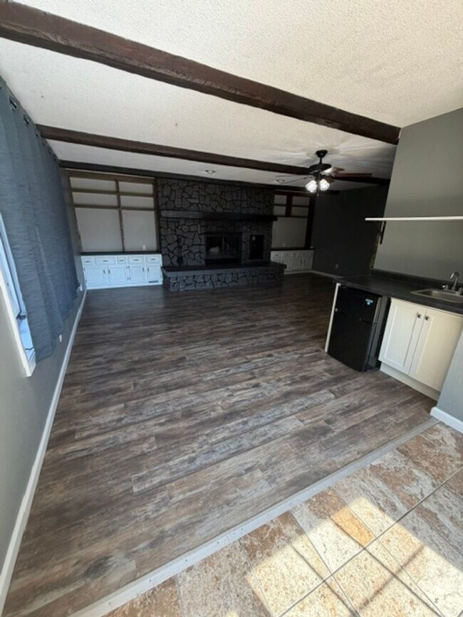 Building Photo - Central Davenport 4 Bedroom House