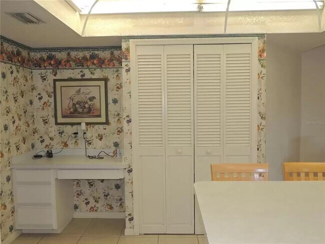 Building Photo - 264 Valdiva St