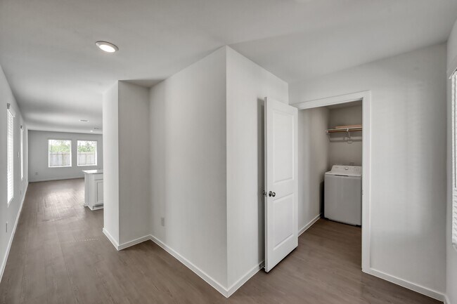 Building Photo - 29635 Knollwood Bay Rd