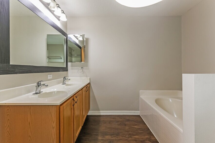 Building Photo - 436 Fish Hawk Dr