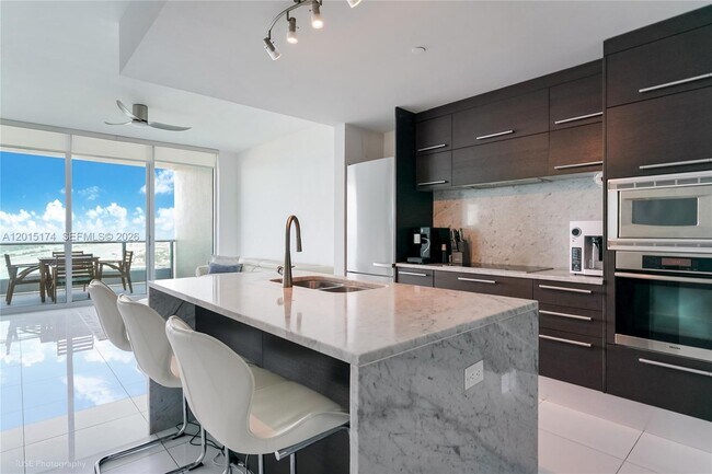 Building Photo - 900 Biscayne Blvd