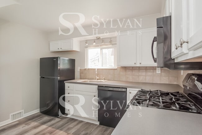 Building Photo - Carve Out a Great Life Here!