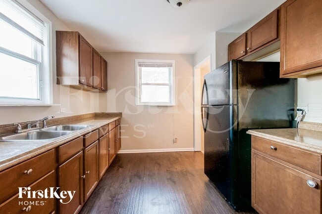 Building Photo - 19 E 140th Ct